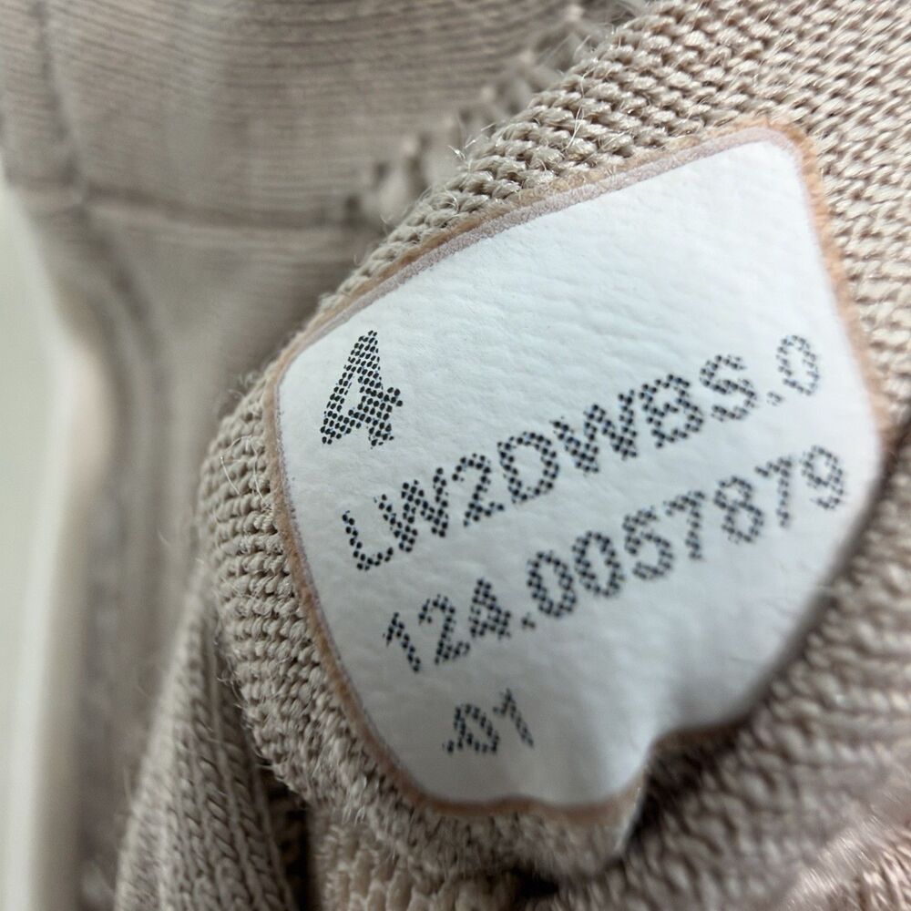 Lululemon Envital Bra Size 4 White Pads Included - Picture 4 of 8